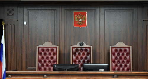 Судейские кресла в зале заседаний военного суда. Фото Константина Волгина для "Кавказского узла"