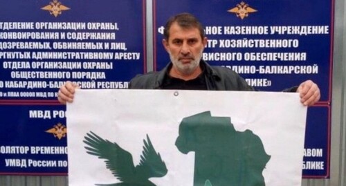 Багаудин Мякиев во время пикета. Скриншот из сообщения https://t.me/fortangaorg/12243