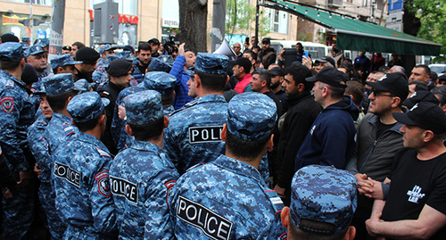 Сотрудники полиции во время акции. Ереван, 3 мая 2022 года. Фото Тиграна Петросяна для "Кавказского узла"