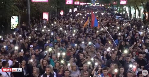 Акция протеста оппозиции в Ереване 15 мая, скришот с ролика издания News.am в Youtube  https://www.youtube.com/watch?v=xwJ2zDsHWWE