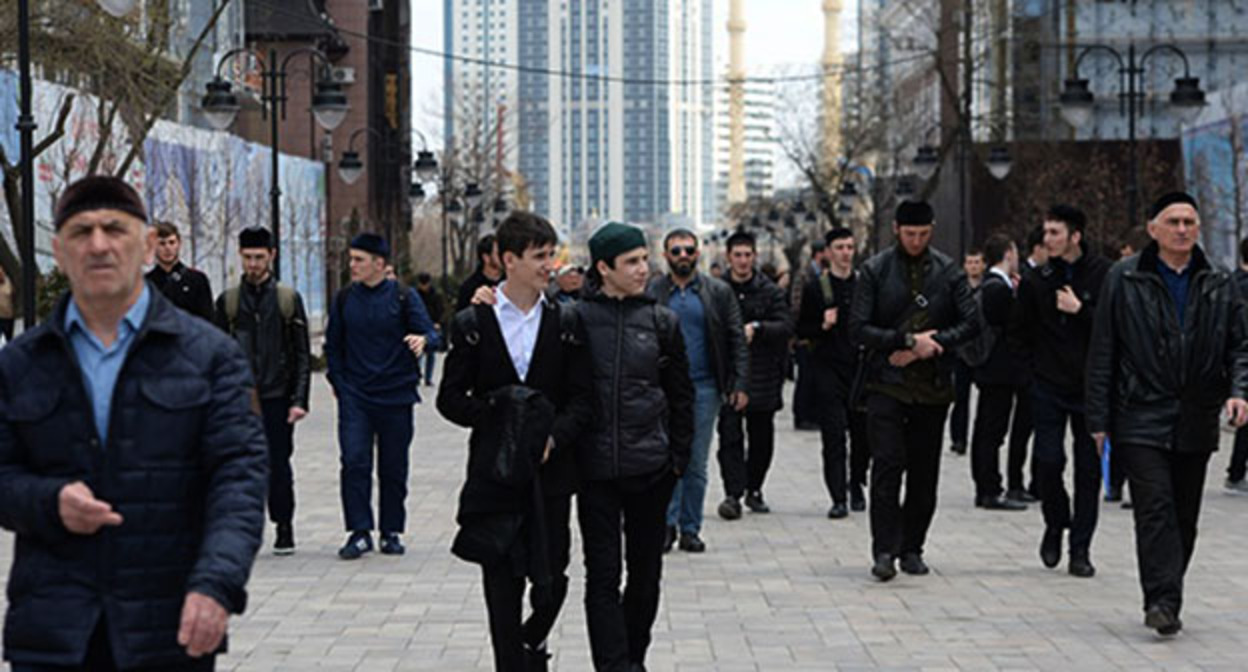 Жители Грозного. Фото: https://www.grozny-inform.ru/news/society/135331/