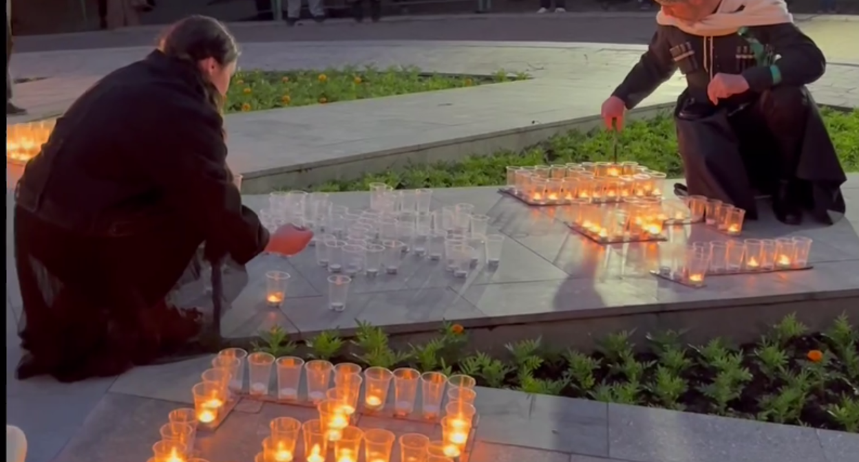 Мероприятия, посвящённые Дню памяти адыгов, в Нальчике. Скриншот видео в Telegram-канале "Газета Юга". https://t.me/gazetayuga/1048