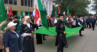 Участники шествия в Черкесске, фото: А. Садовская для "Кавказского узла"