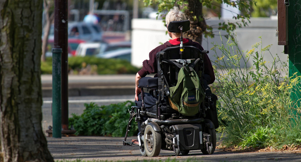 Инвалид на коляске. Фото pixabay.com