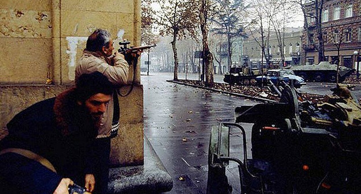 Стрельба на улице в Тбилиси. Фото https://commons.m.wikimedia.org/wiki/User:AlexandreAssatiani