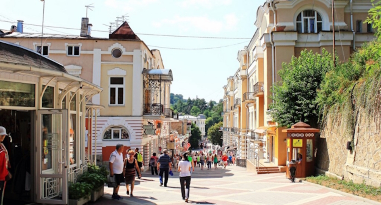 Ессентуки центр фото. Центральные улицы Ессентуков. Ессентуки центр города. Населенность Ессентуки. Ессентуки город курорт.