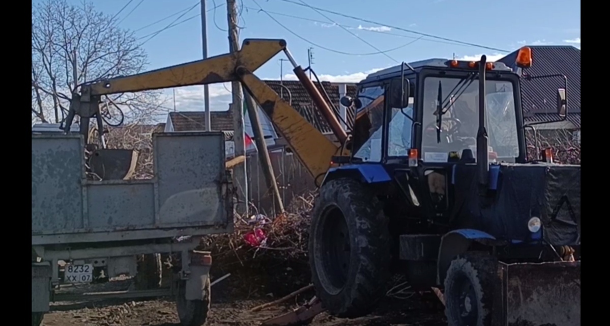 Свалка мусора в Прохладном. Кадр видео из телеграм-канала ЦУР Кабардино-Балкарии https://t.me/tsur_07/2292