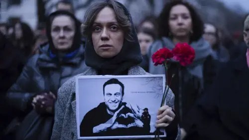 Участники акции памяти Навального. Скриншот видео https://ru.euronews.com/video/2024/02/17/navalny-reax-update