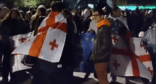 Участники акции против закона об иноагентах в Тбилиси. Стоп-кадр видео Tbilisi Life от 07.05.24, https://t.me/Tbilisi_life/26006 