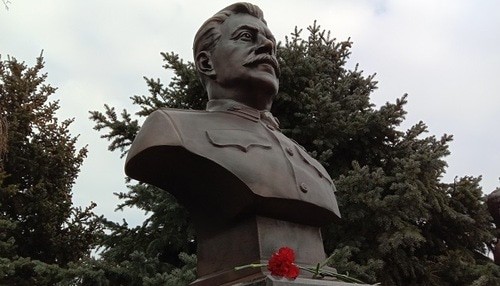 Бюст Сталина. Фото Вячеслава Ященко для "Кавказского узла"