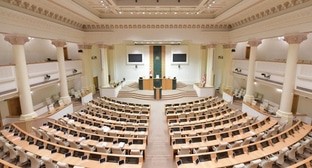 Зал в парламенте Грузии. Фото: пресс-служба парламента https://parliament.ge/en/