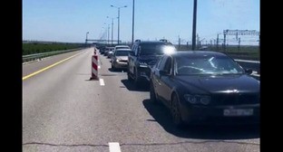 Очередь из машин со стороны Крымского моста. Скриншот видео от 30 июня 2024 г. телеграм-канал "Жесть Крым"