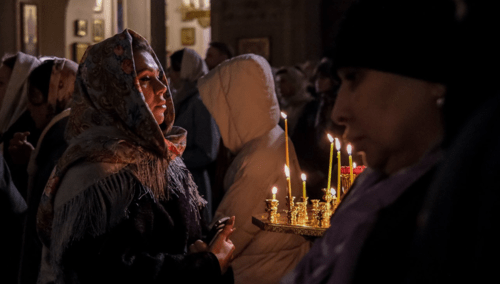 Верующие на рождественской службе.  Фото Азиза Каримова от 07.01.25 для "Кавказского узла".