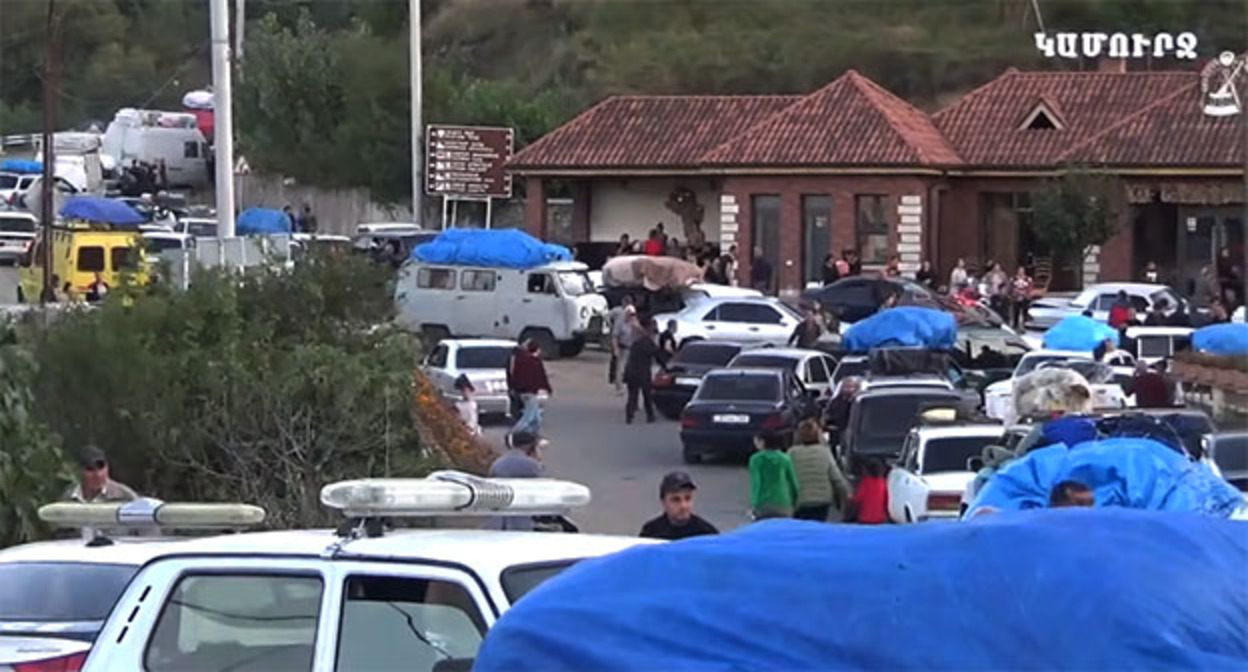 Последние дни Степанакерта, 2023 год. Скриншот видео "Кавказского узла" https://www.youtube.com/watch?v=HHMVd5zZfnc Последние дни Степанакерта, 2023 год. Скриншот видео "Кавказского узла" https://www.youtube.com/watch?v=HHMVd5zZfnc