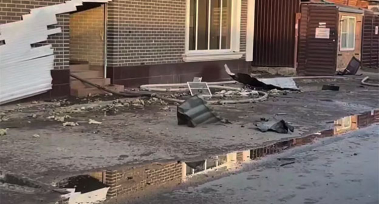 Поврежденный медцентр в Краснодаре. 18 марта 2026 г. Скриншот фото из телеграм-канала «Оперативный штаб - Краснодарский край» Поврежденный медцентр в Краснодаре. 18 марта 2026 г. Скриншот фото из телеграм-канала «Оперативный штаб - Краснодарский край»