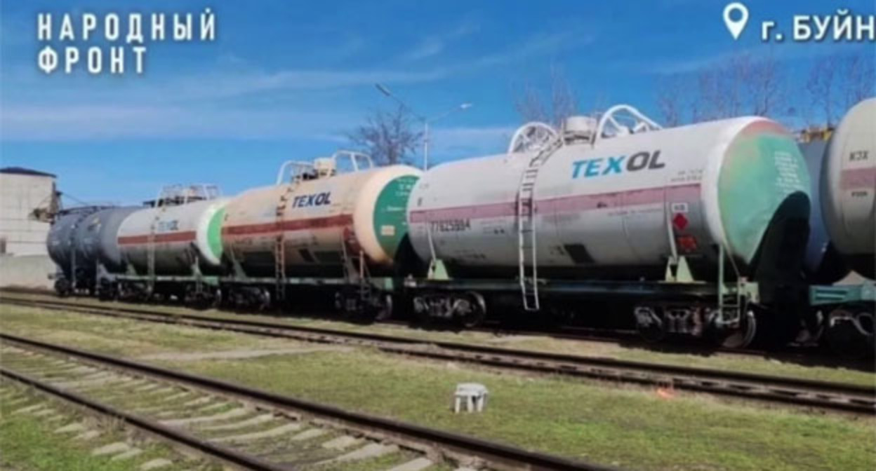 Цистерны с топливом на территории старого вокзала в Буйнакске. Скриншот видео Народный фронт Дагестана/Telegram-канал Цистерны с топливом на территории старого вокзала в Буйнакске. Скриншот видео Народный фронт Дагестана/Telegram-канал