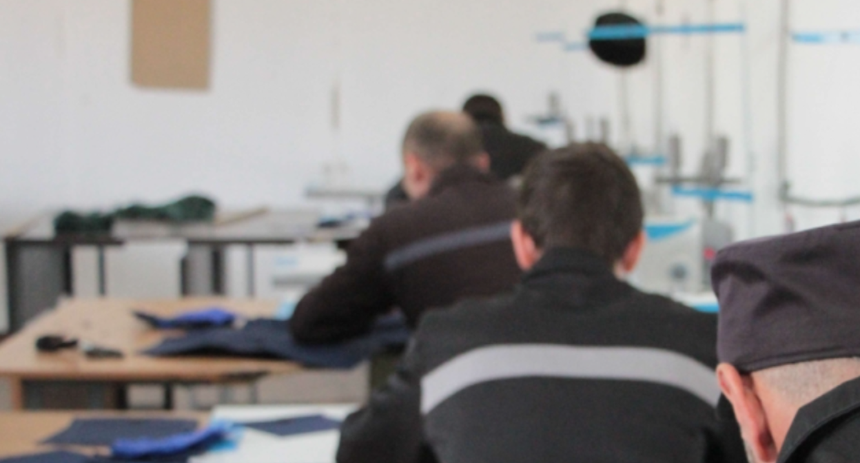 Осужденные в чеченкой колонии. Скриншот фото "Грозный-информ" от 25.10.22, https://www.grozny-inform.ru/multimedia/photos/144937/ Осужденные в чеченкой колонии. Скриншот фото "Грозный-информ" от 25.10.22, https://www.grozny-inform.ru/multimedia/photos/144937/