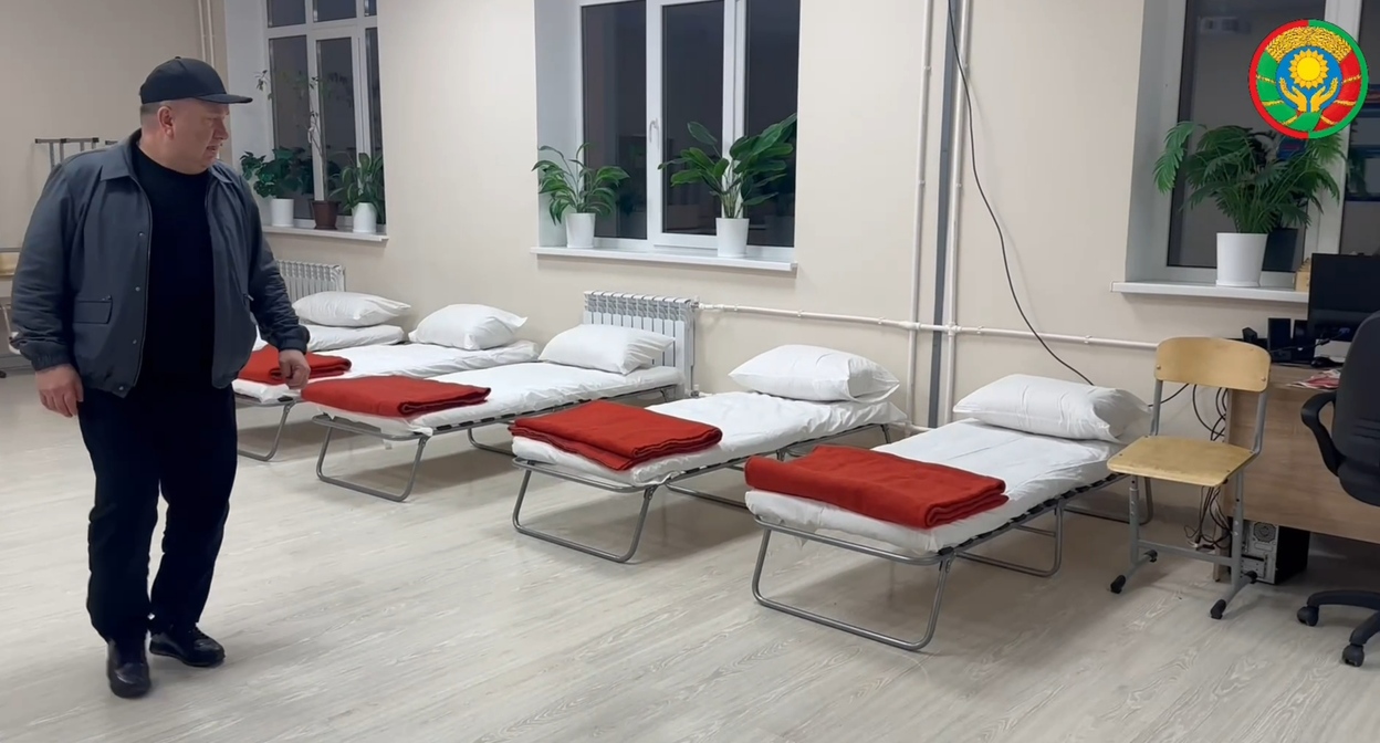 Пункт временного размещения в школе села Сивух Хасавюртовского района. Стоп-кадр видео администрации района https://t.me/has_rayon05/25236 Пункт временного размещения в школе села Сивух Хасавюртовского района. Стоп-кадр видео администрации района https://t.me/has_rayon05/25236