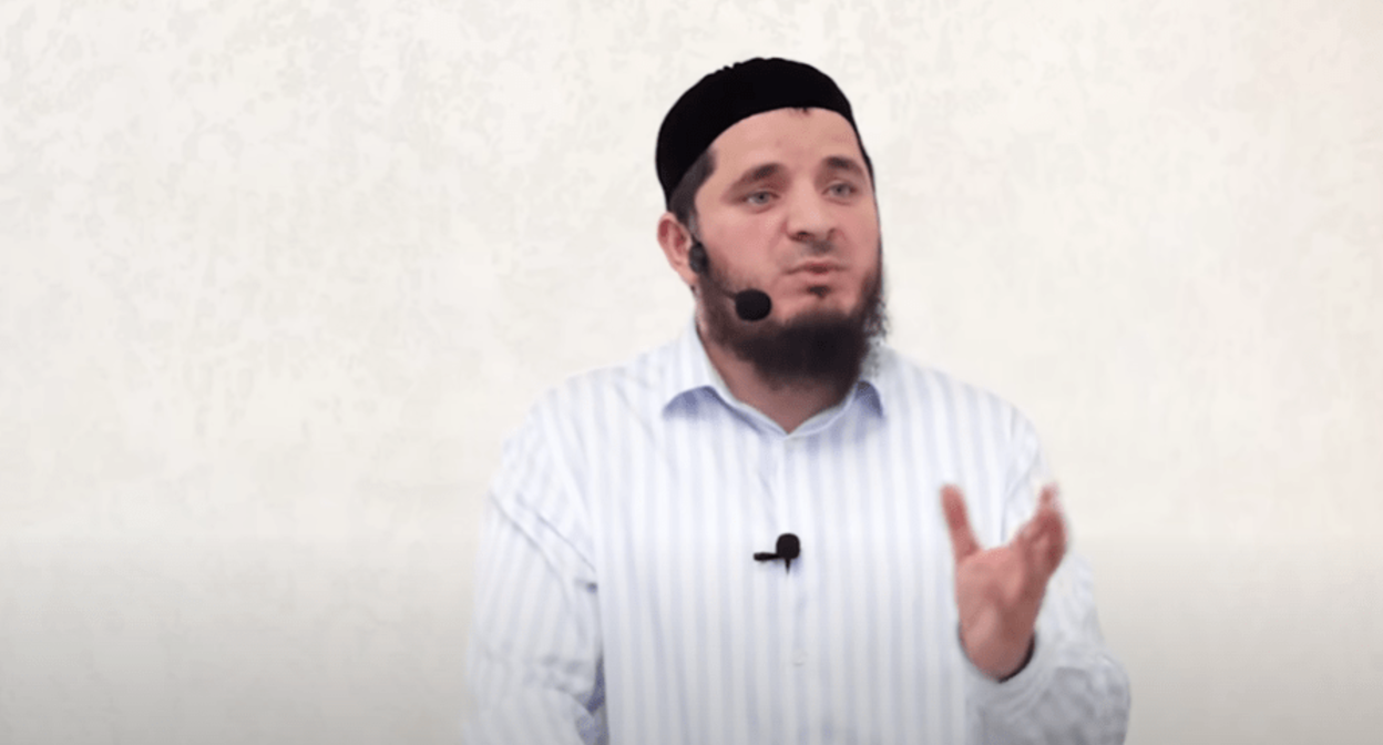 Мухаммад Тамасханов. Кадр видео на YouTube-канале имама https://www.youtube.com/watch?v=2CRjKZBFhVY Мухаммад Тамасханов. Кадр видео на YouTube-канале имама https://www.youtube.com/watch?v=2CRjKZBFhVY