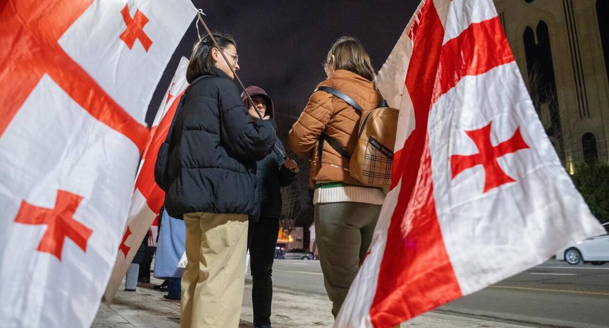 Протестующие на проспекте Руставели. Фото: Nino Kikvadze / Publika Протестующие на проспекте Руставели. Фото: Nino Kikvadze / Publika