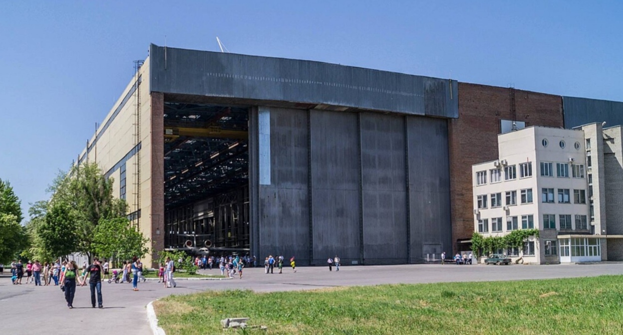 Корпуса Таганрогского авиационного научно-технического комплекса имени Г. М. Бериева Фото: Alexandr Meshkov. https://www.flickr.com/photos/ad15/24256861025/sizes/o/, CC BY 2.0, https://commons.wikimedia.org/w/index.php?curid=58186801 Корпуса Таганрогского авиационного научно-технического комплекса имени Г. М. Бериева Фото: Alexandr Meshkov. https://www.flickr.com/photos/ad15/24256861025/sizes/o/, CC BY 2.0, https://commons.wikimedia.org/w/index.php?curid=58186801