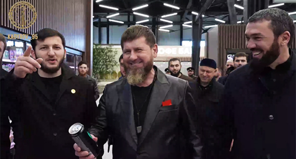 Рамзан Кадыров во время открытия современного гипермаркета «ВкусДом» в городе Грозном. 15 апреля 2026 г. Скриншот видео https://t.me/RKadyrov_95/6510 Рамзан Кадыров во время открытия современного гипермаркета «ВкусДом» в городе Грозном. 15 апреля 2026 г. Скриншот видео https://t.me/RKadyrov_95/6510