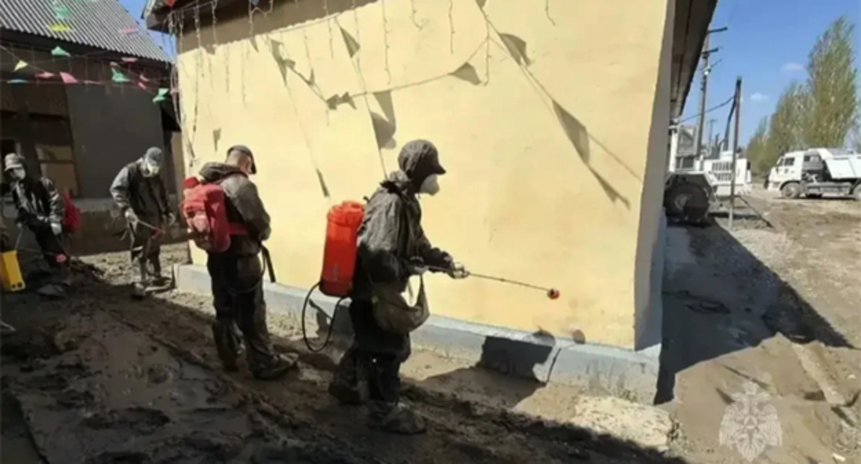 Устранение последствий наводнения в Дагестане. Фото: МЧС России Устранение последствий наводнения в Дагестане. Фото: МЧС России