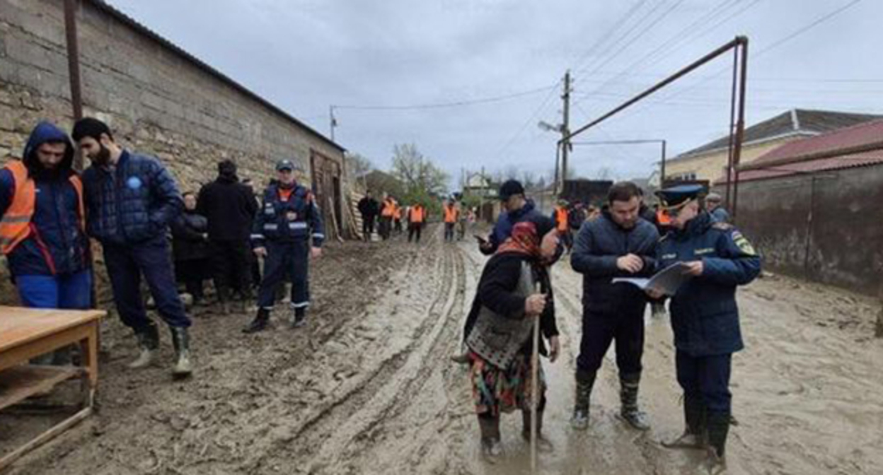 Ликвидация последствий наводнения в Дагестане. Фото: МЧС России Ликвидация последствий наводнения в Дагестане. Фото: МЧС России