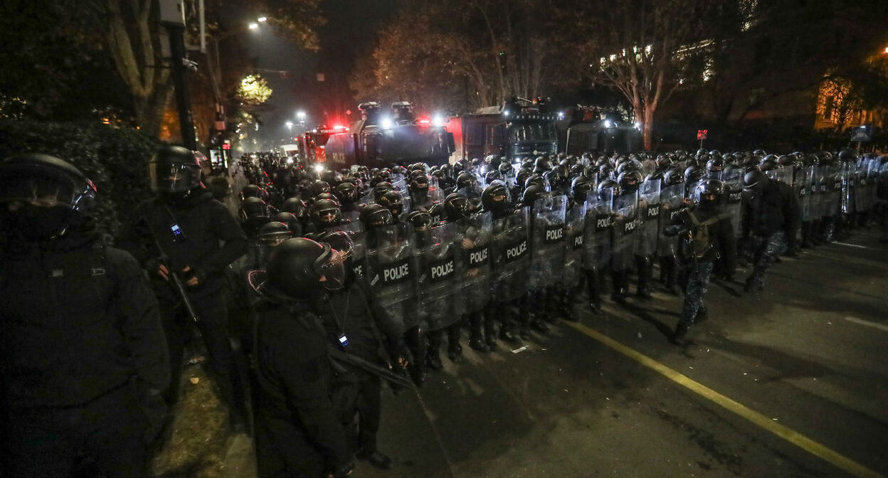 Силовики на акции протеста в Тбилиси, декабрь 2024 года. Фото Азиза Каримова для "Кавказского узла". Силовики на акции протеста в Тбилиси, декабрь 2024 года. Фото Азиза Каримова для "Кавказского узла".