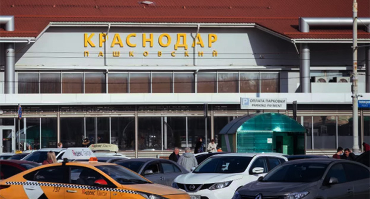 Аэропорт Краснодара. Фото Антона Быкова, "Юга.ру" Аэропорт Краснодара. Фото Антона Быкова, "Юга.ру"