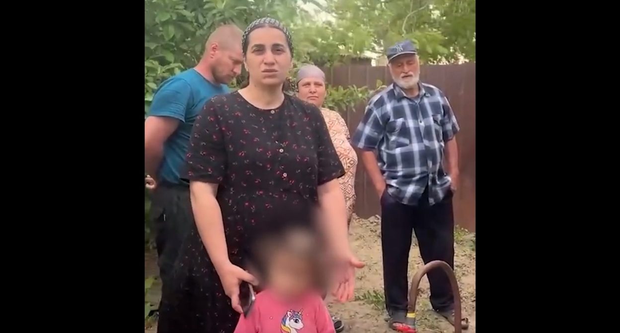 Стоп-кадр видеообращения жителей села Горная Пролейка к председателю СКР https://vkvideo.ru/video-233551398_456449026 Стоп-кадр видеообращения жителей села Горная Пролейка к председателю СКР https://vkvideo.ru/video-233551398_456449026