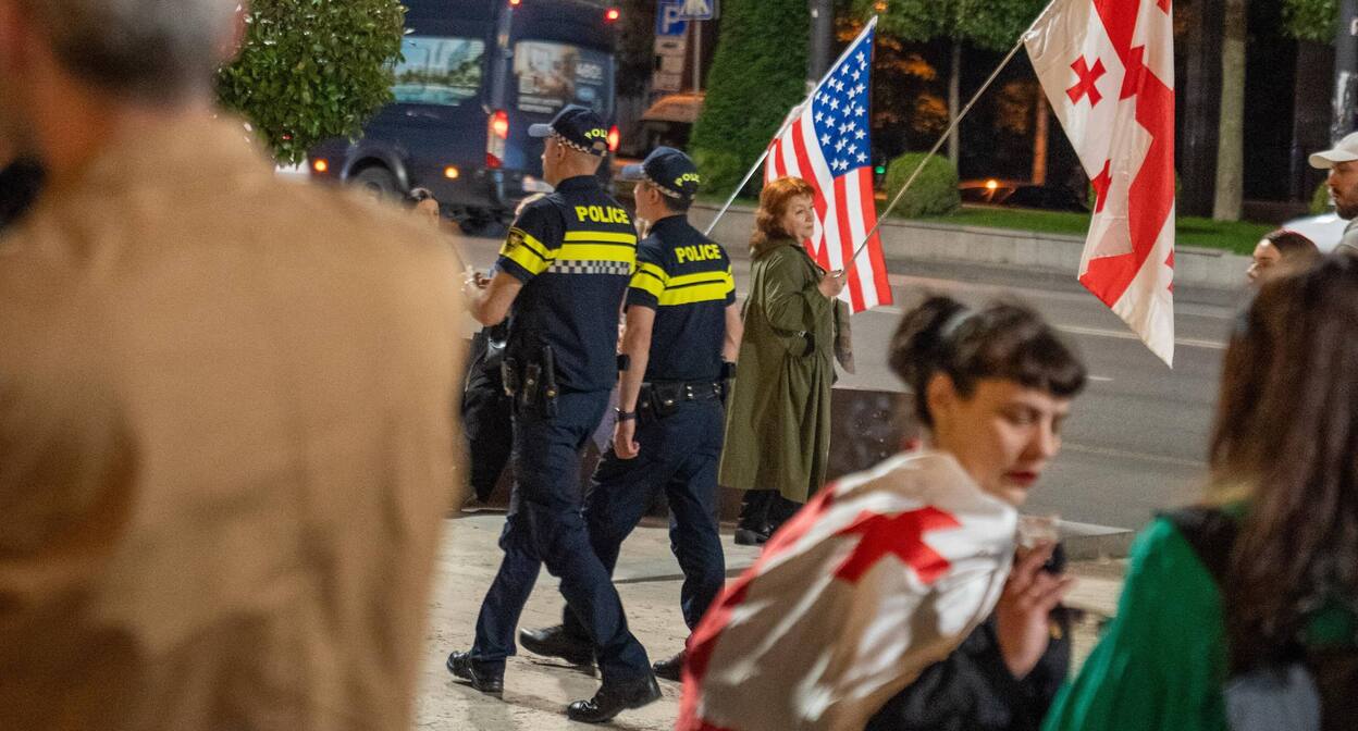 Протестующие на проспекте Руставели. Фото: Nino Kikvadze / Publika Протестующие на проспекте Руставели. Фото: Nino Kikvadze / Publika