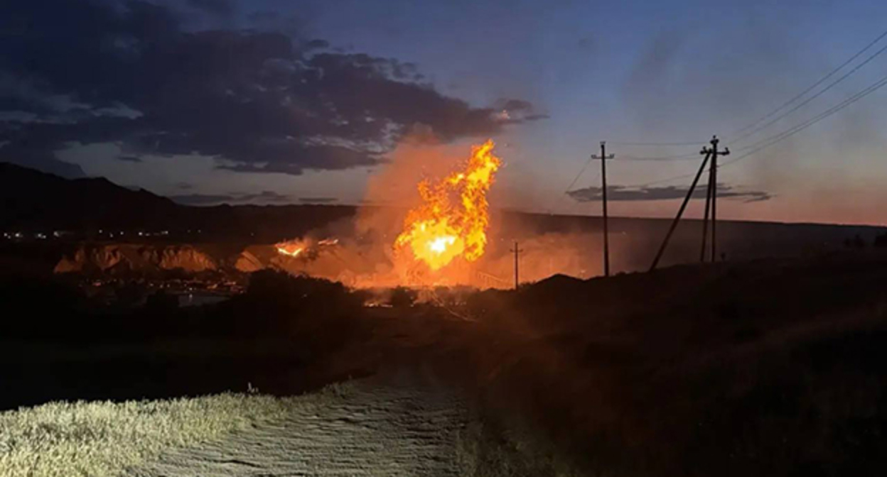 Пожар на магистральном газопроводе Моздок-Казимагомед. Фото: МЧС России Пожар на магистральном газопроводе Моздок-Казимагомед. Фото: МЧС России