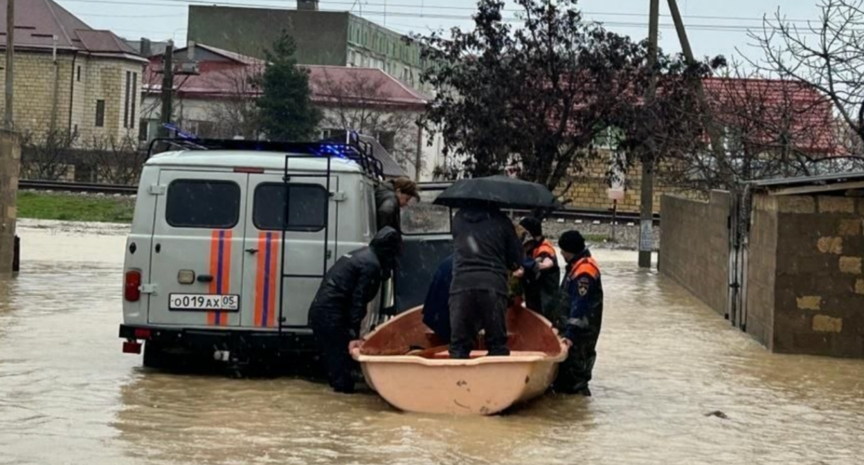 Наводнение в Дагестане. Фото пресс-службы администрации Дербентского района https://t.me/derbentskiyrayon_official/21832 Наводнение в Дагестане. Фото пресс-службы администрации Дербентского района https://t.me/derbentskiyrayon_official/21832