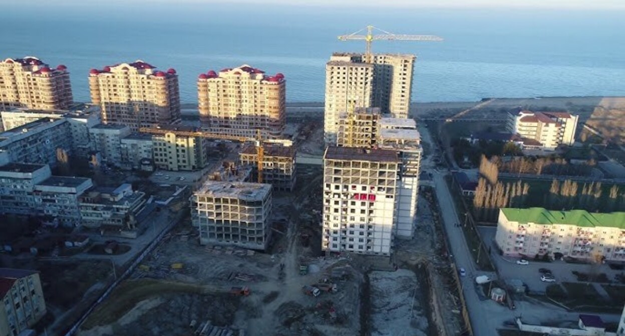 Редукторный поселок в Махачкале. Скриншот видео https://www.youtube.com/watch?v=rfjMq4livTQ Редукторный поселок в Махачкале. Скриншот видео https://www.youtube.com/watch?v=rfjMq4livTQ