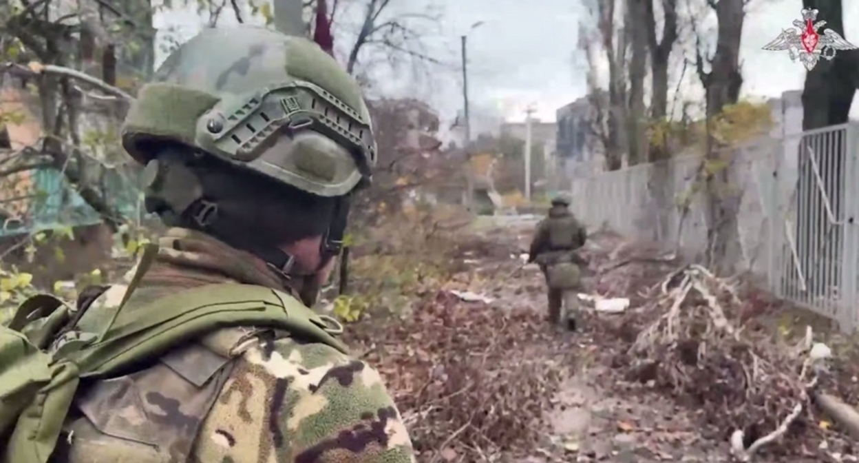 Российские военные в зоне боевых действий. Кадр видео Минобороны https://t.me/mod_russia/58925 Российские военные в зоне боевых действий. Кадр видео Минобороны https://t.me/mod_russia/58925