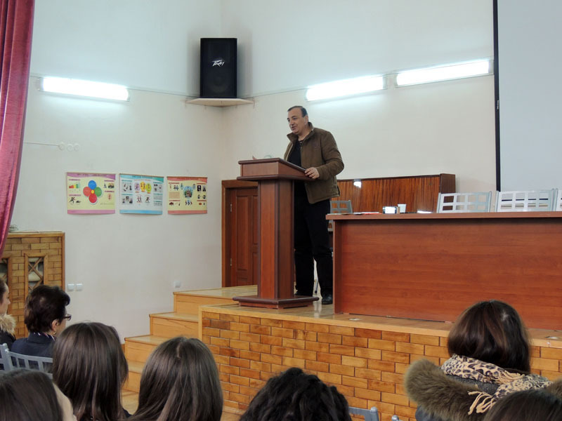Лекцию ведёт Армен Ераносян. 
