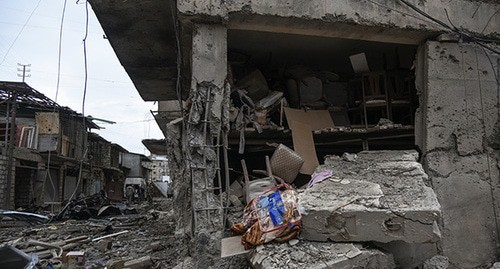 Разрушенный дом в Степанакерте. Фото: David Ghahramanyan/NKR InfoCenter/PAN Photo/Handout via REUTERS