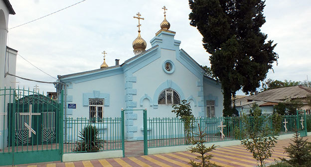 Церковь покрова пресвятой богородицы дербент фото. Дербентская Церковь православная. Церковь Святого Всеспасителя Дербент.